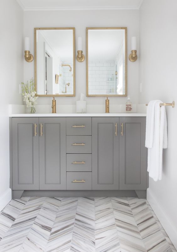 These bathroom design ideas are just gorgeous and inspiring! Making sure to bookmark these for later! See more on https://ablissfulnest.com/ #bathroom #bathroomideas #bathroomdecor