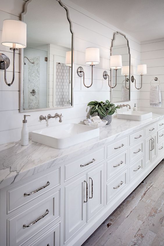 These bathroom design ideas are just gorgeous and inspiring! Making sure to bookmark these for later! See more on https://ablissfulnest.com/ #bathroom #bathroomideas #bathroomdecor