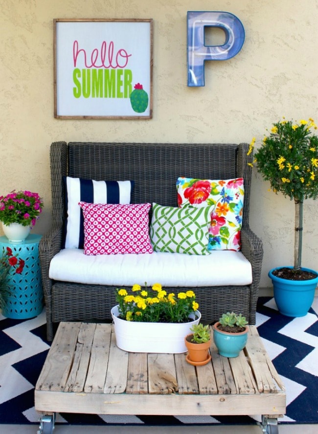 Check out these 20 Summer Front Porches that will have you wishing yours looked like these! See more on https://ablissfulnest.com/ #frontporch #summerdecor