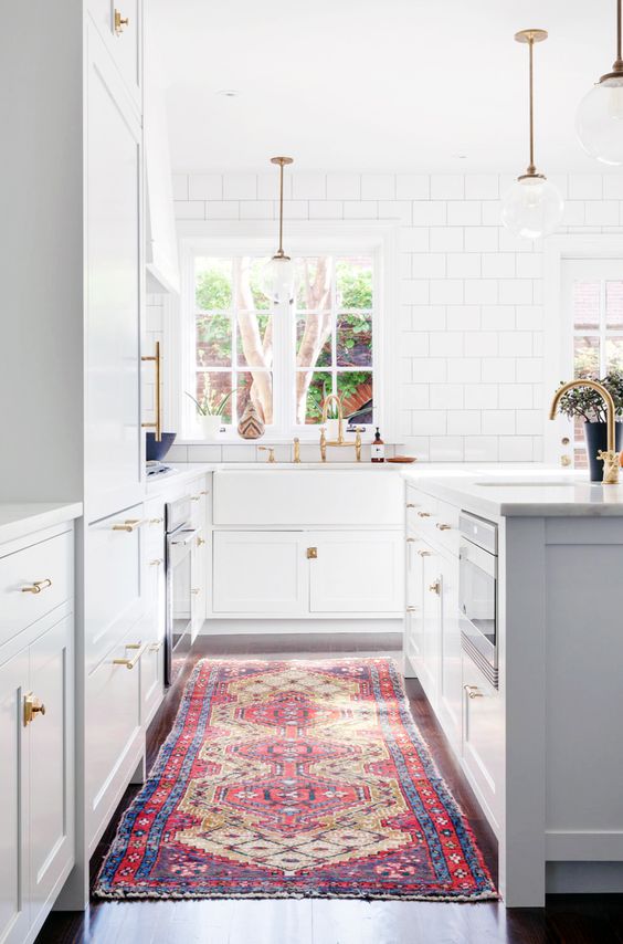 There are many ways and simple ideas to add warmth to your all white kitchen. Visit https://ablissfulnest.com/ to find out how! #interiors #kitchens #designertips
