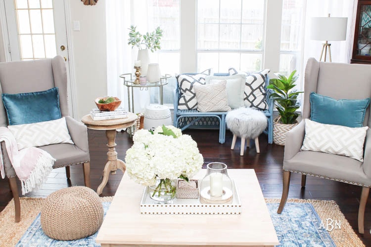 This gorgeous summer home tour is full of coastal accents and beautiful blue and white accents. Shop this tour with our custom shopping guide!