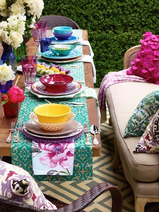 Easy tips to follow for a perfect summer table setting for evening or morning brunches this summer. For all the ideas visit https://ablissfulnest.com/ #outdoorliving #summerentertaining