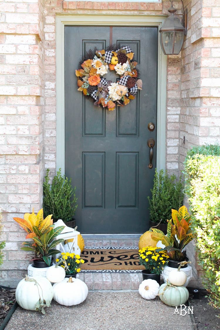Classic colors with a pop of pattern make this gorgeous fall front porch! #fallfrontporch #falldecorideas