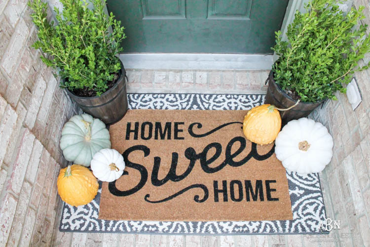 Classic colors with a pop of pattern make this gorgeous fall front porch! #fallfrontporch #falldecorideas