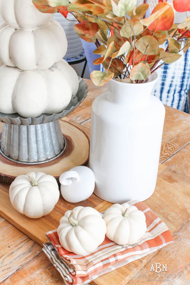 Full of rich jewel tones for fall, come visit my fall home tour! See more on https://ablissfulnest.com/ #ABlissfulNest #falldecor #falldecorideas #fall