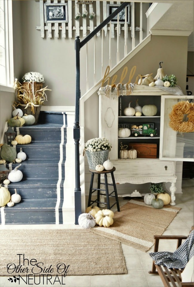 Adore this fall entryway by The Other Side of Neutral. Grab the best fall entryway ideas on https:ablissfulnest.com/ #falldecor #falldecorating #fallentrydecor