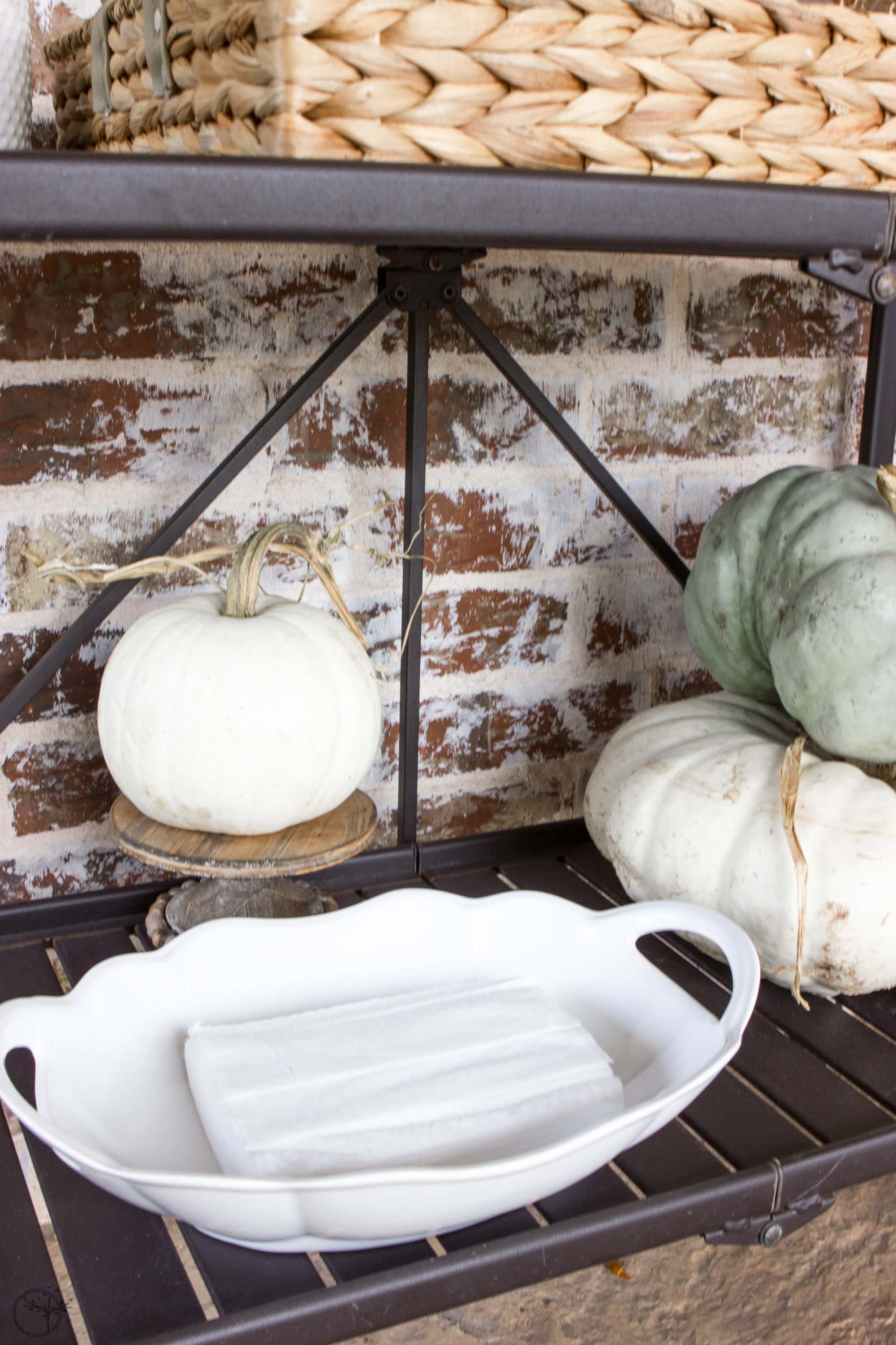 An outdoor s'mores bar cart is a perfectly unexpected way to gather loved ones together for the fall season. #s'mores #s'moresbarcart #outdoorentertainment #smoresrecipe