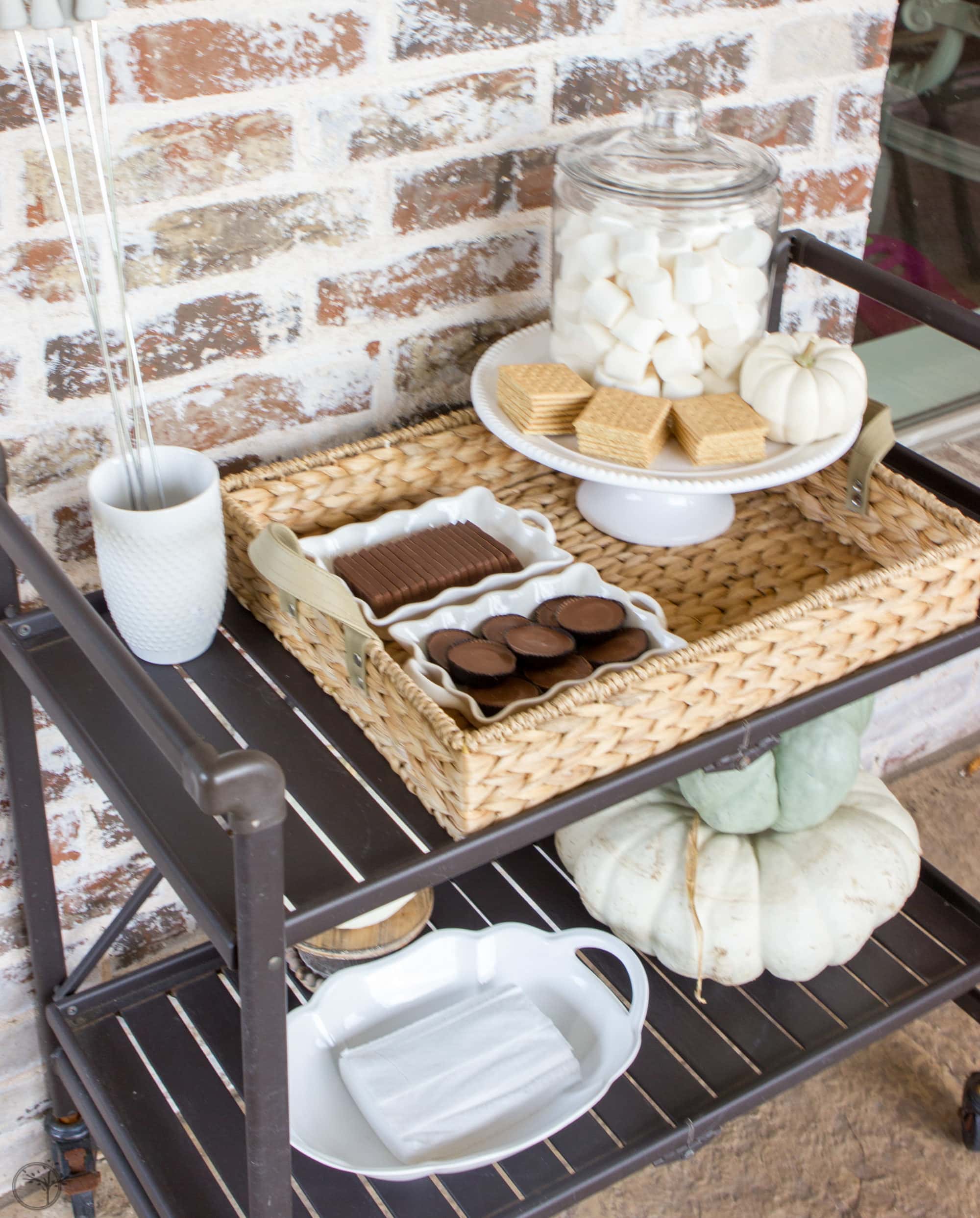 An outdoor s'mores bar cart is a perfectly unexpected way to gather loved ones together for the fall season. #s'mores #s'moresbarcart #outdoorentertainment #smoresrecipe