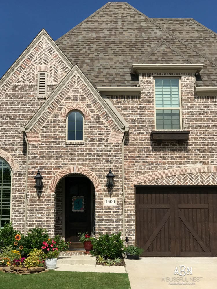 Don't know how to choose brick for your home? Start by looking at other homes for inspo! Such a beautiful neutral brick finish on this home. 