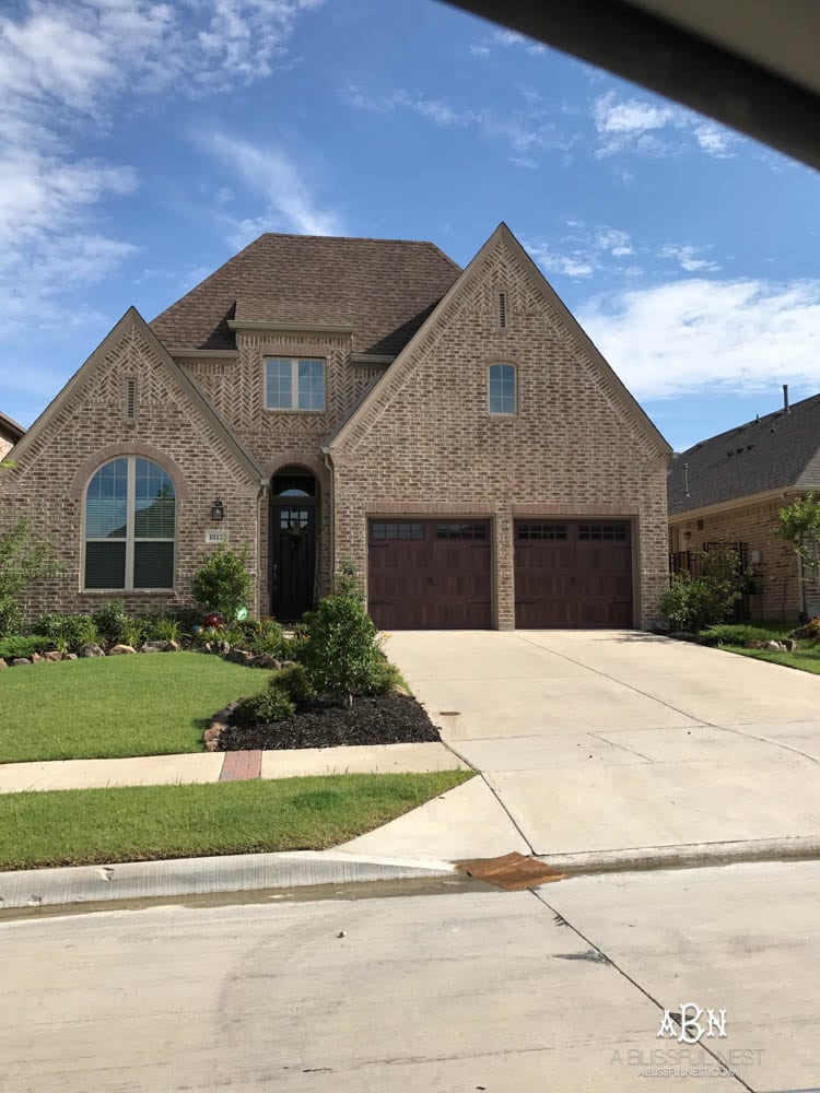 Trying to decide how to choose brick for your home? I drove around my own neighborhood for some inspiration! Love these brick selections for this exterior brick home being built. #exterior #homeexterior #homebuild