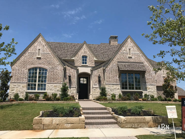 Love these brick selections for this exterior brick home being built. #exterior #homeexterior #homebuild