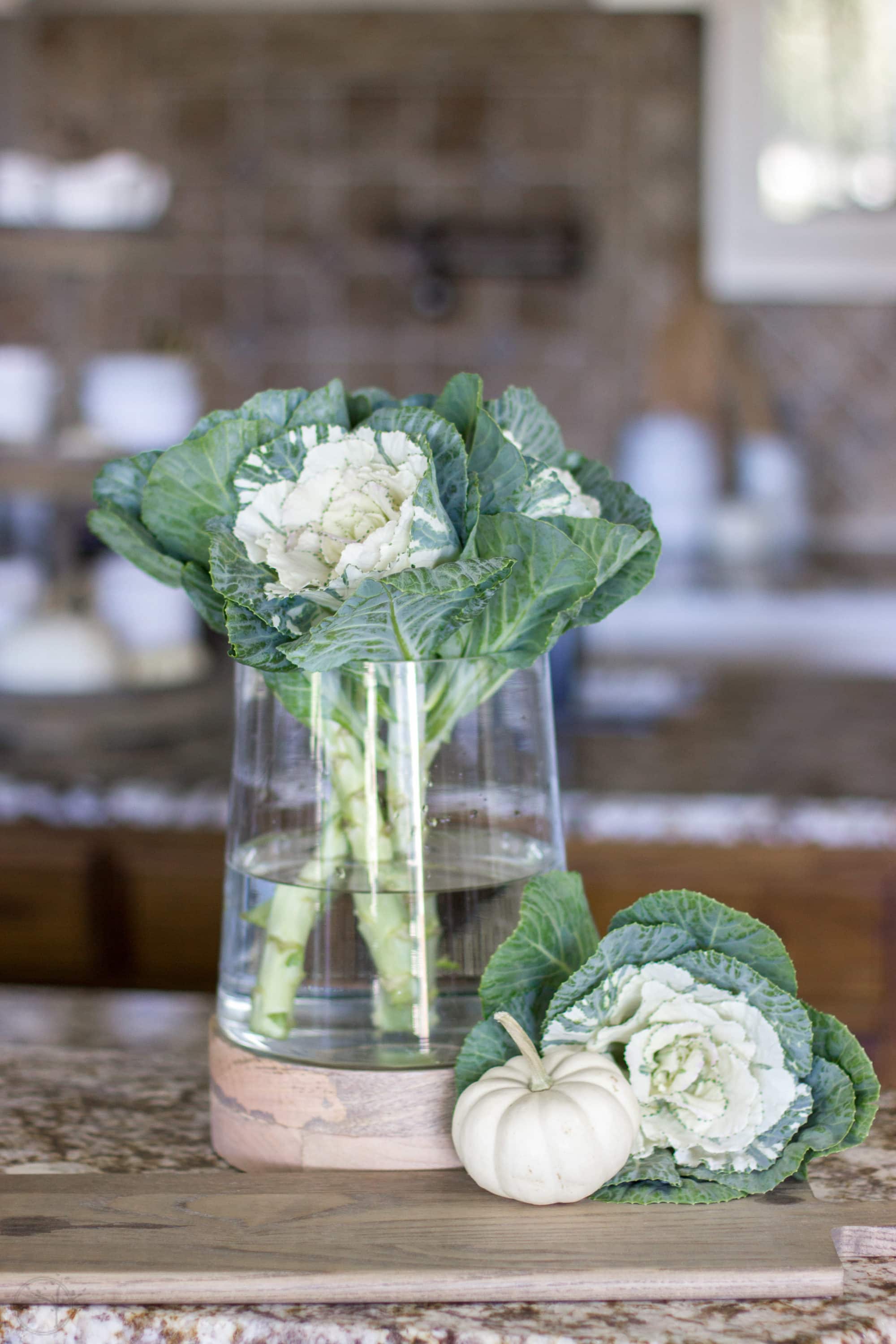 Be inspired by 5 simple fall arrangement ideas using one glass vase. Use any vase you have to create simple centerpieces around the home. #fall #glassvase #fallarrangementideas