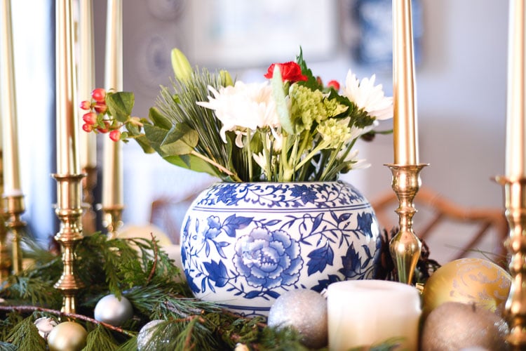 How to style your holiday table and mantel with vintage inspired holiday décor pieces, for more visit https://ablissfulnest.com #holidaydecor #holidaytablescape #holidaymantel