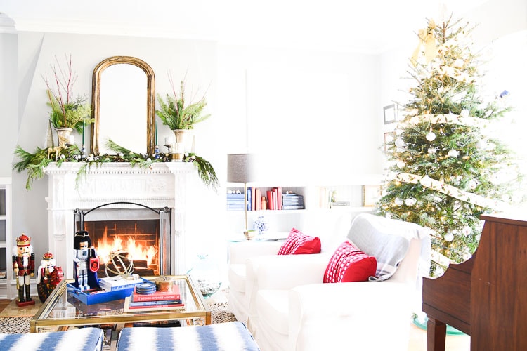 How to style your holiday table and mantel with vintage inspired holiday décor pieces, for more visit https://ablissfulnest.com #holidaydecor #holidaytablescape #holidaymantel