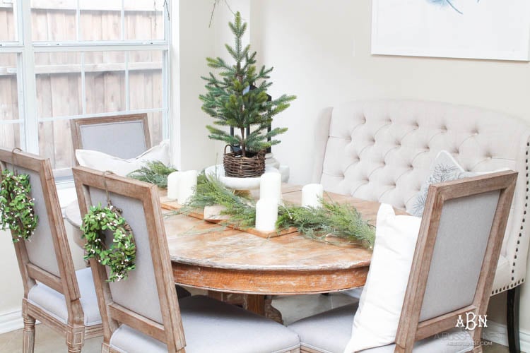 A classic christmas porch and beautiful neutral Christmas dining room idea. See more on https://ablissfulnest.com/ #christmasdecor #christmasideas #christmasfront porch #christmasdecoratingideas