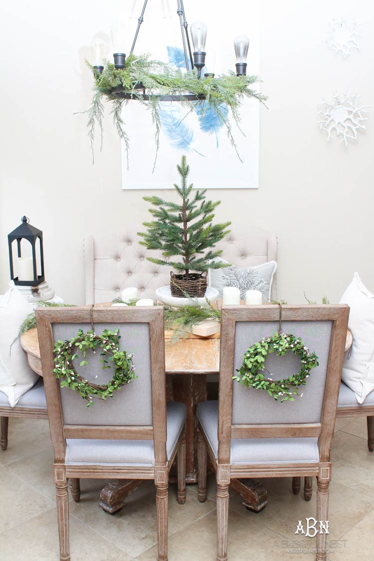 A classic christmas porch and beautiful neutral Christmas dining room idea. See more on https://ablissfulnest.com/ #christmasdecor #christmasideas #christmasfront porch #christmasdecoratingideas