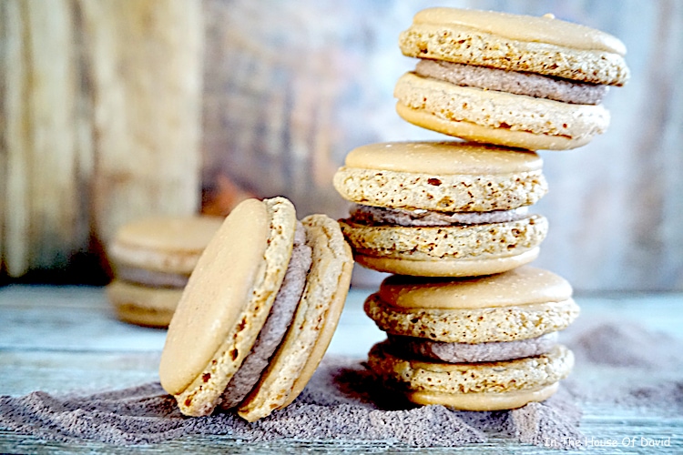 Such a delicious almond macaron recipe! #frenchmacarons #macaron #frenchcookies #french #hotchocolatecookies #hotcocoa #hotcocoamacaron #wintercookies #winterdesserts #holidaydesserts #holidayseason #giftideas #diygifts #homemadechristmas