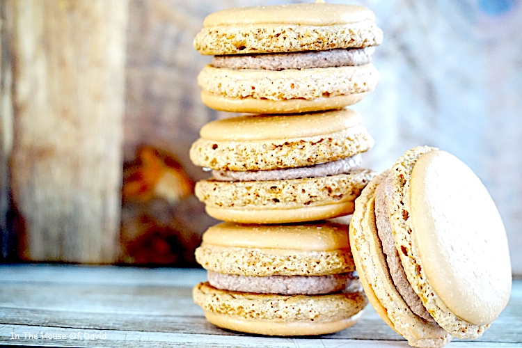 Such a delicious almond macaron recipe! #frenchmacarons #macaron #frenchcookies #french #hotchocolatecookies #hotcocoa #hotcocoamacaron #wintercookies #winterdesserts #holidaydesserts #holidayseason #giftideas #diygifts #homemadechristmas