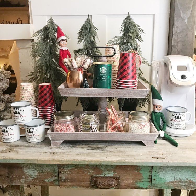 Set a hot cocoa bar for the holidays with these simple tips! #hotcocoa #coffeebar
