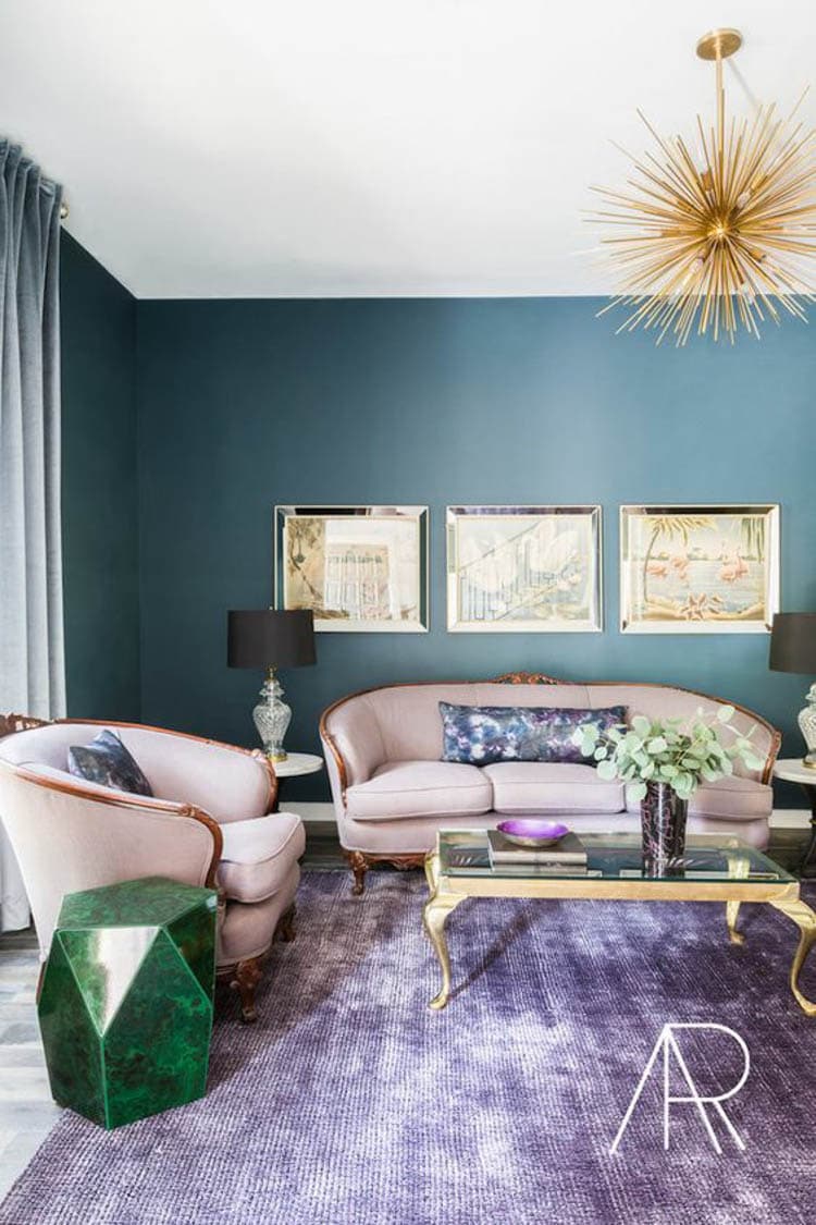 Love this guide on how to use Pantone's color of the year - Ultra Violet! #pantonecoloroftheyear #ultraviolet #colorguide #designtips #homedecorideas