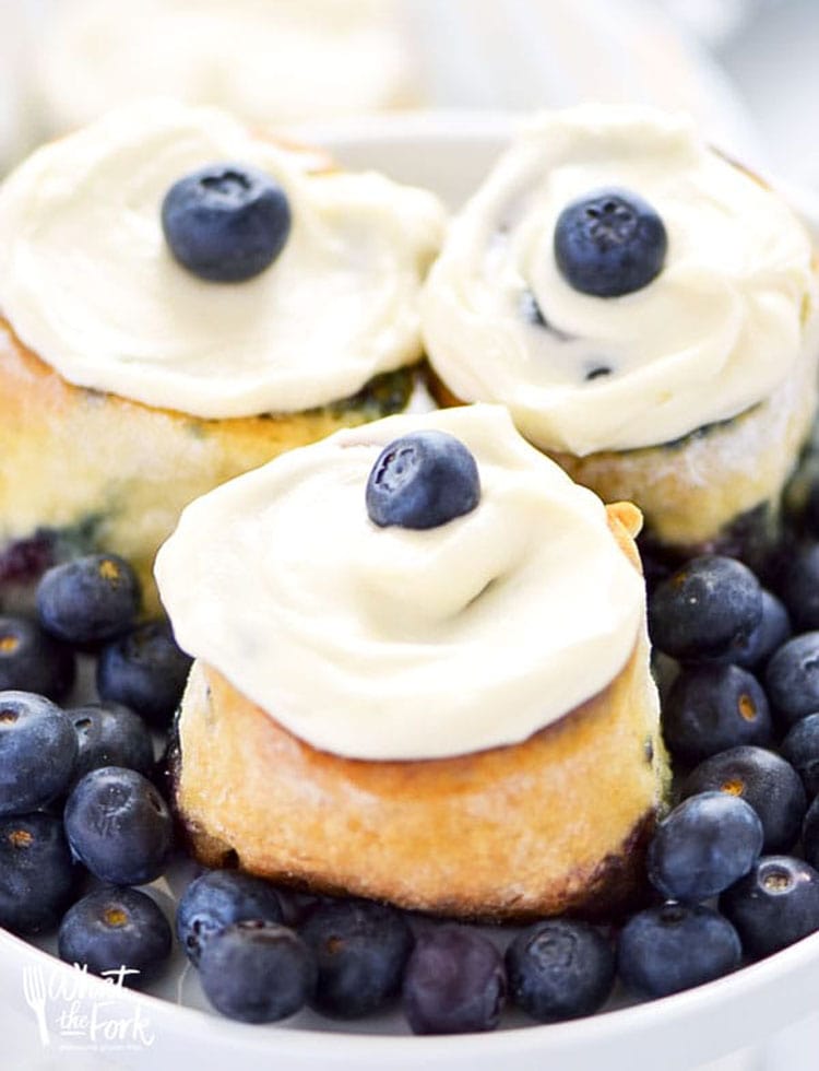 I could eat these all day long! This blueberry rolls look so delicious! #glutenfree #glutenfreerecipe