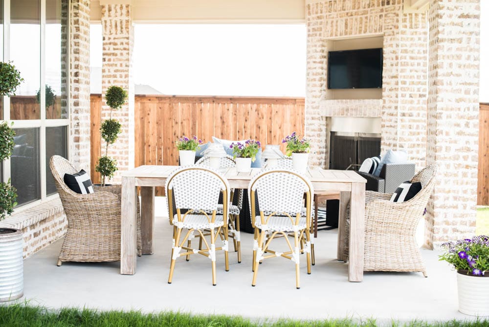 Even if you have a small backyard patio, you can still get big impact with these great tips! #outdoorpatio #backyardideas #patio #backyardideas