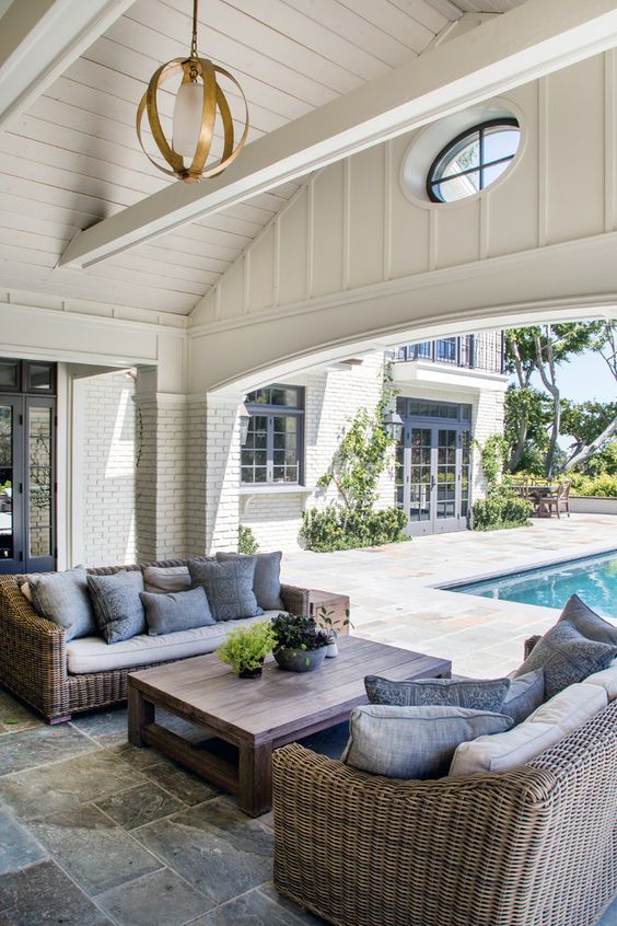 Love this gorgeous patio space and decor!