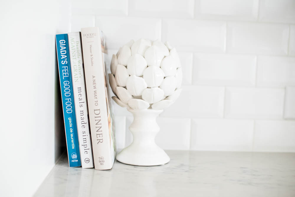 Beautiful summer accents in this all white kitchen. More white kitchen ideas on https://ablissfulnest.com #ABlissfulNest #whitekitchen #kitcheninspiration #kitchenideas