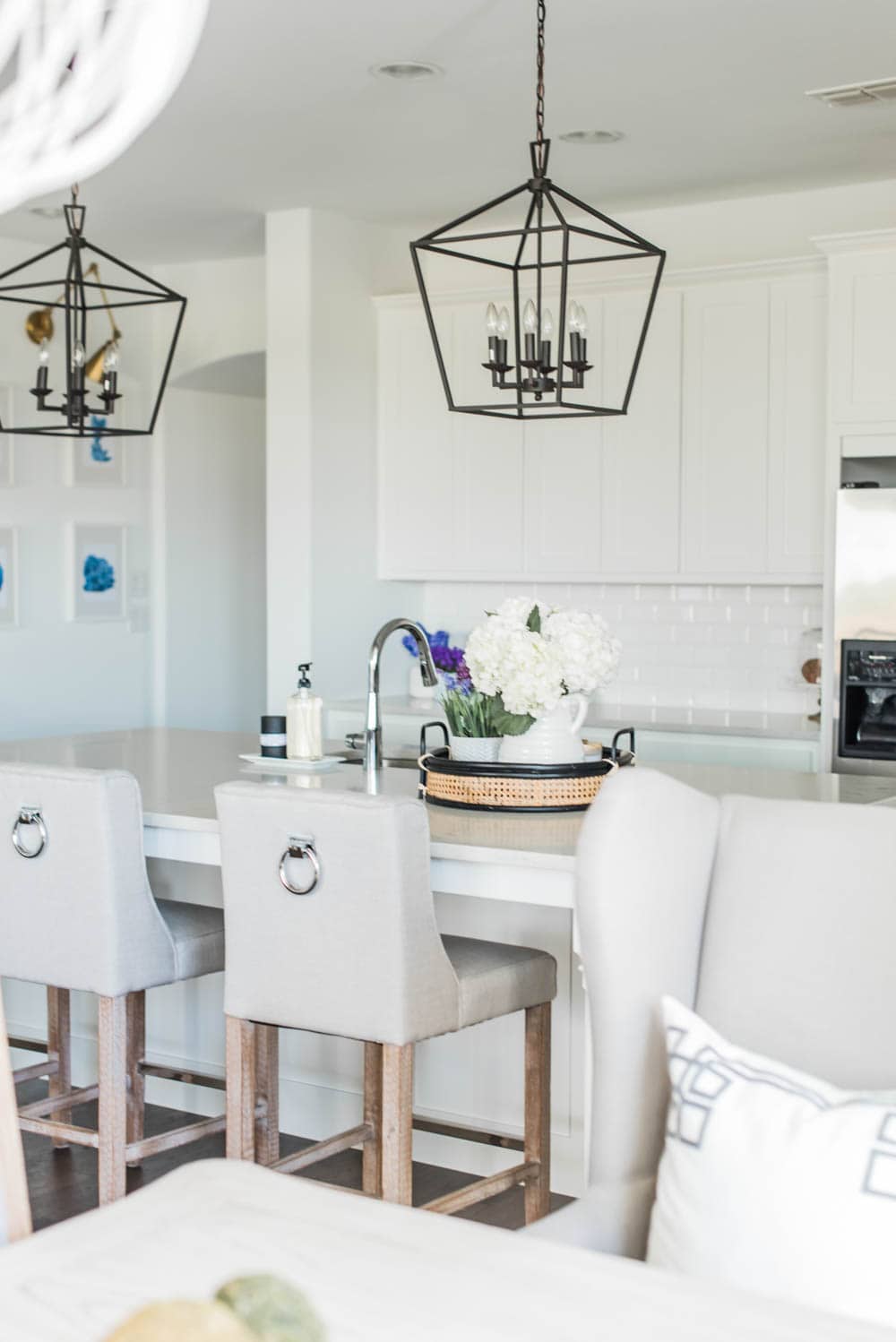 Beautiful summer accents in this all white kitchen. More white kitchen ideas on https://ablissfulnest.com #ABlissfulNest #whitekitchen #kitcheninspiration #kitchenideas