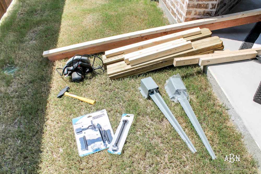 Follow our simple steps to recreate this dog gate for your own backyard with this essential gate kit from National Hardware. #ad #NationalHardware