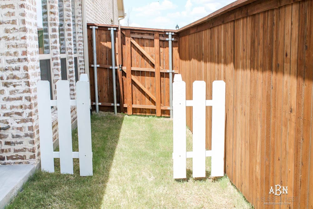 Follow our simple steps to recreate this dog gate for your own backyard with this essential gate kit from National Hardware. #ad #NationalHardware