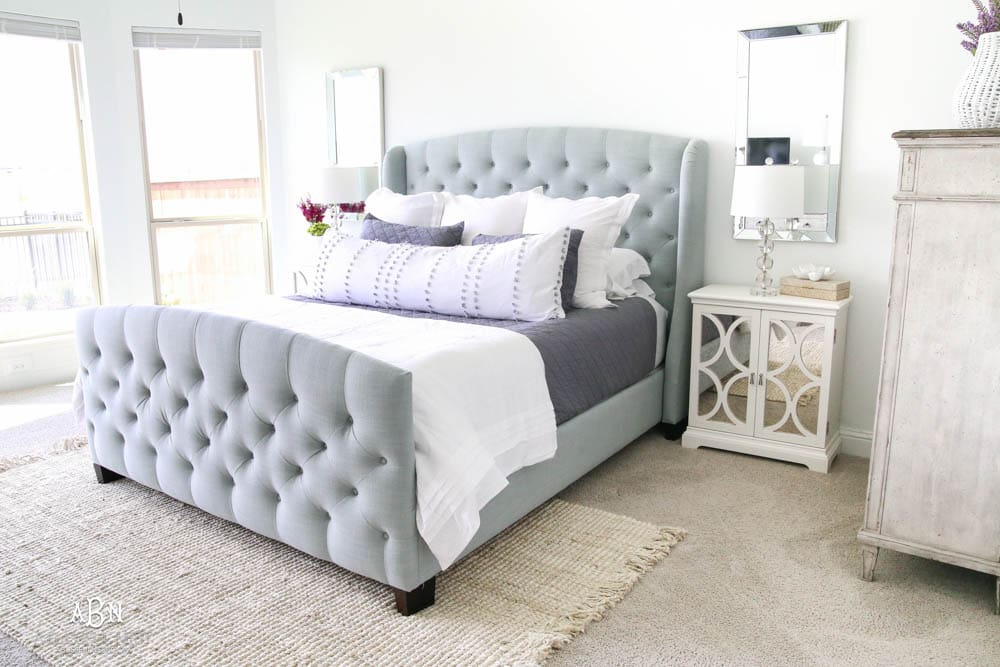 These bedroom decor ideas from Bassett Furniture are so simple and easy to pull a bedroom design together. #ad #BassettFurniture #mybassett