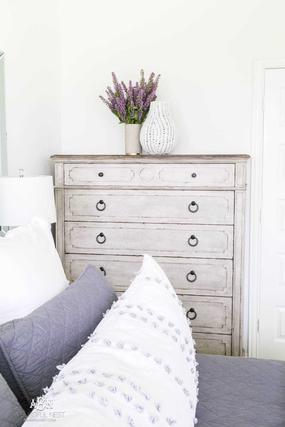 These bedroom decor ideas from Bassett Furniture are so simple and easy to pull a bedroom design together. #ad #BassettFurniture #mybassett