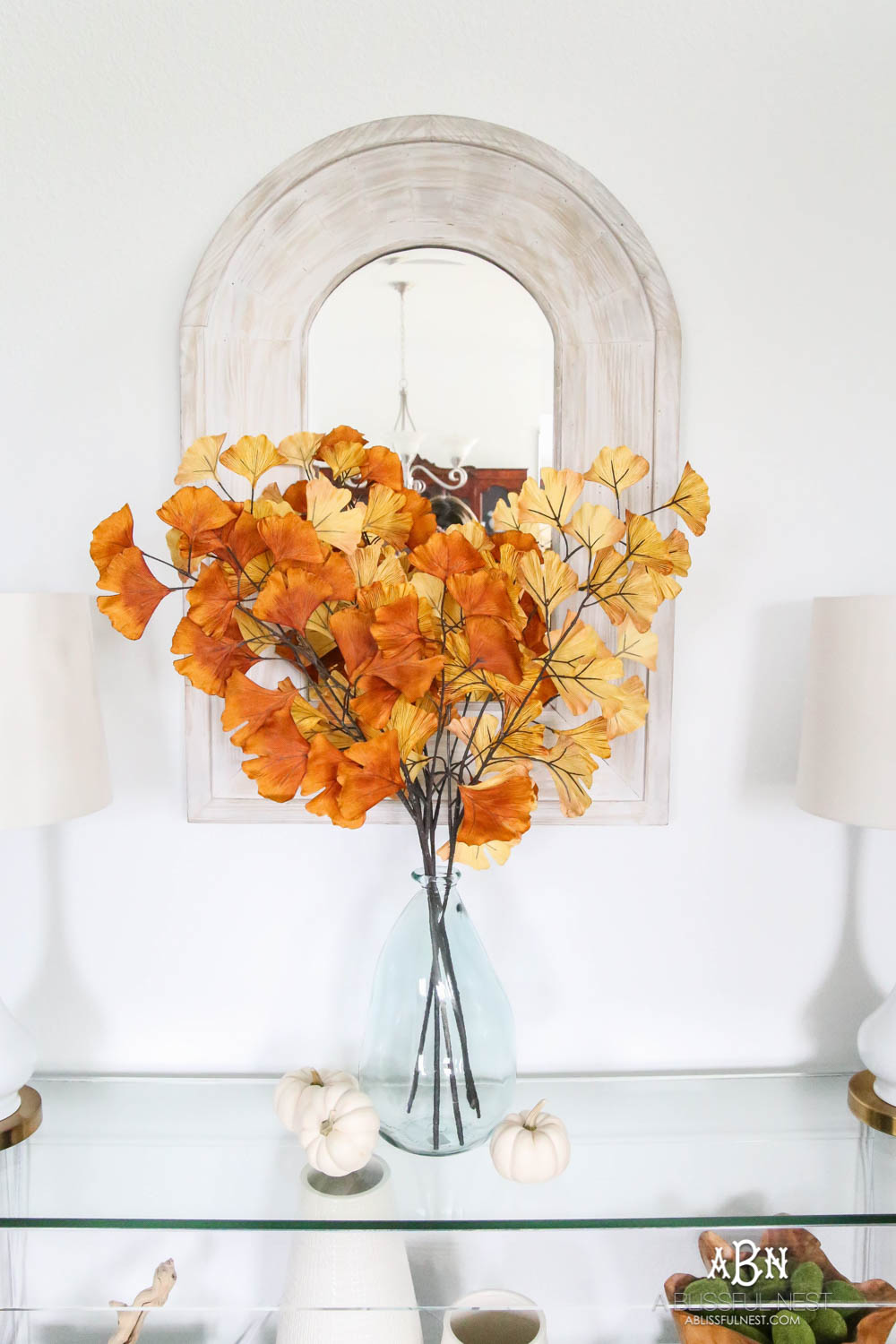 Gorgeous amber touches in this fall entry! Full sources on ablissfulnest.com #falldecor #fallentry #ABlissfulNest