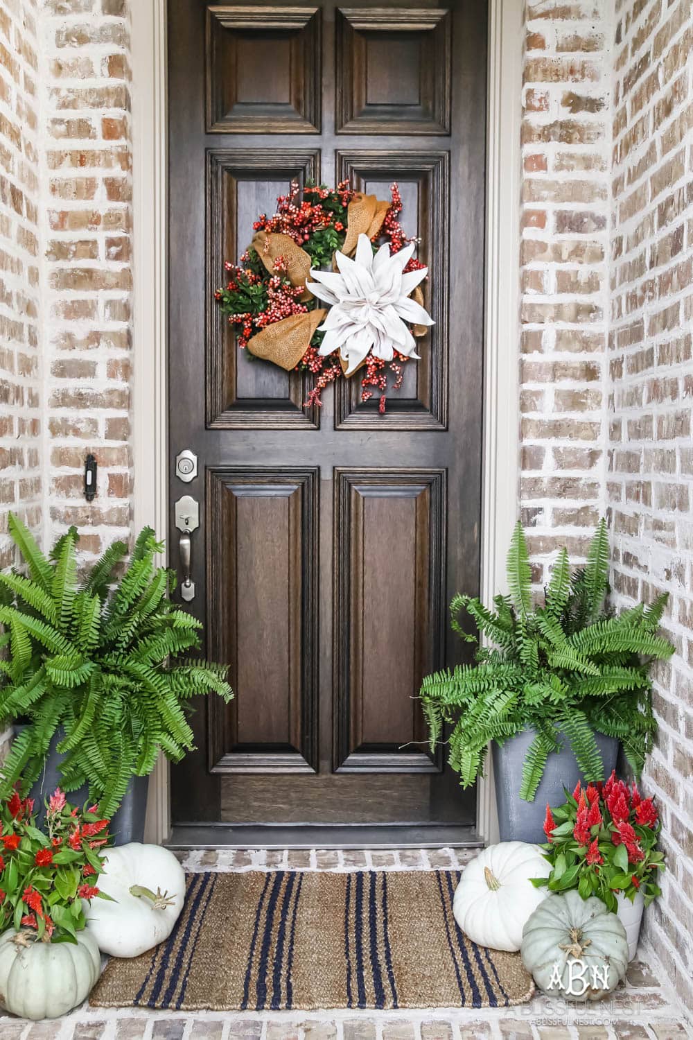 Gorgeous amber touches in this fall entry! Full sources on ablissfulnest.com #falldecor #fallentry #ABlissfulNest