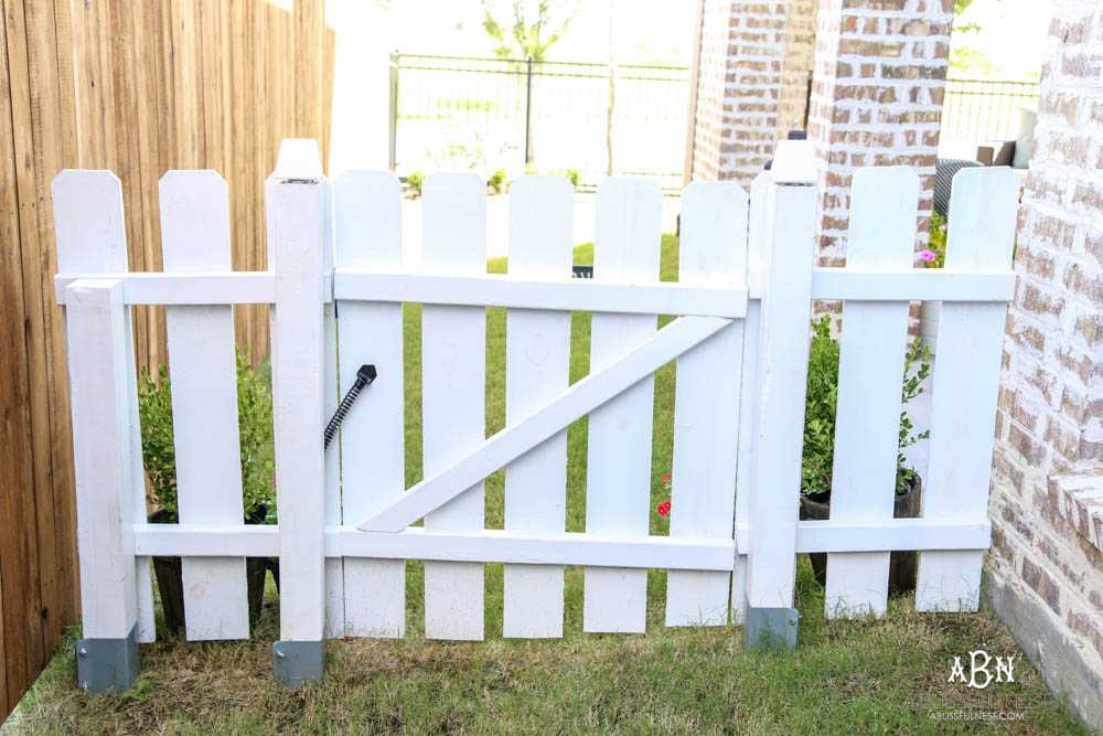 Follow our simple steps to recreate this dog gate for your own backyard with this essential gate kit from National Hardware. #ad #NationalHardware