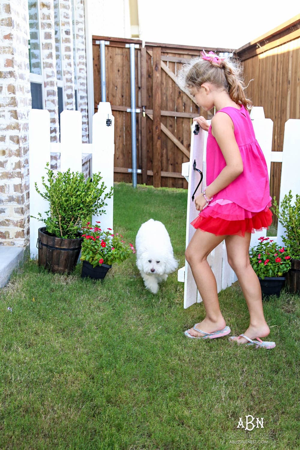 Follow our simple steps to recreate this dog gate for your own backyard with this essential gate kit from National Hardware. #ad #NationalHardware