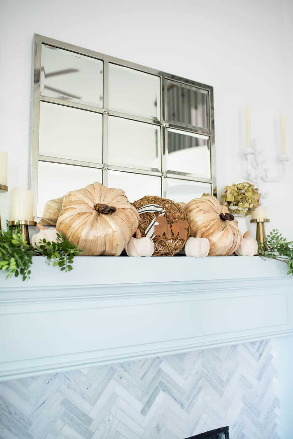 Beautiful neutral pops of fall decor and lots of texture in this fall living room home tour. #ABlissfulNest #falldecor #falldecorating #fallideas