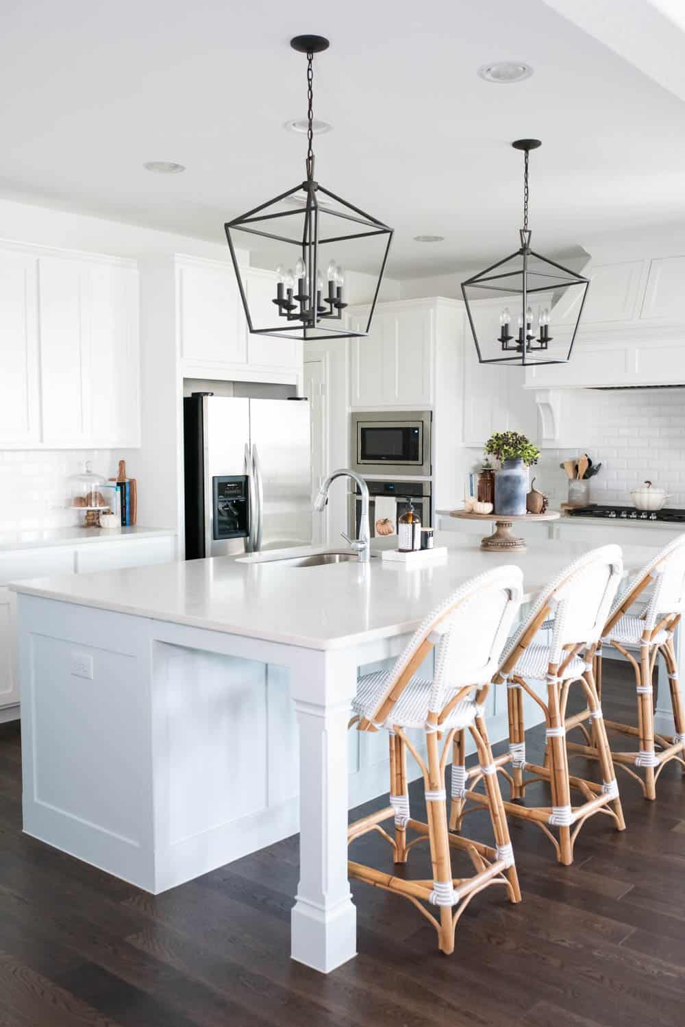 Beautiful simple and neutral pops of fall decor and lots of texture in this fall kitchen home tour. #ABlissfulNest #falldecor #falldecorating #fallideas