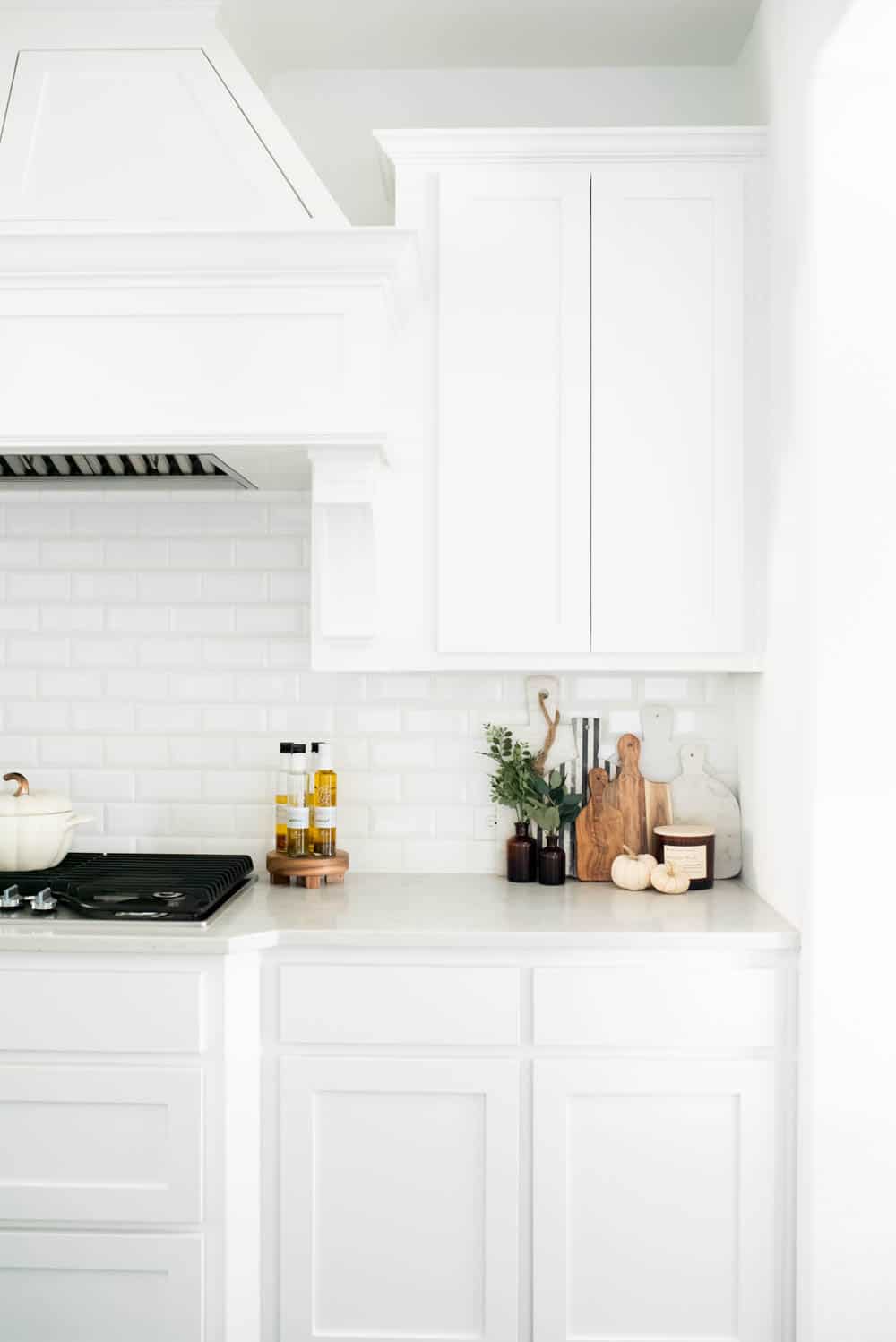 Beautiful simple and neutral pops of fall decor and lots of texture in this fall kitchen home tour. #ABlissfulNest #falldecor #falldecorating #fallideas