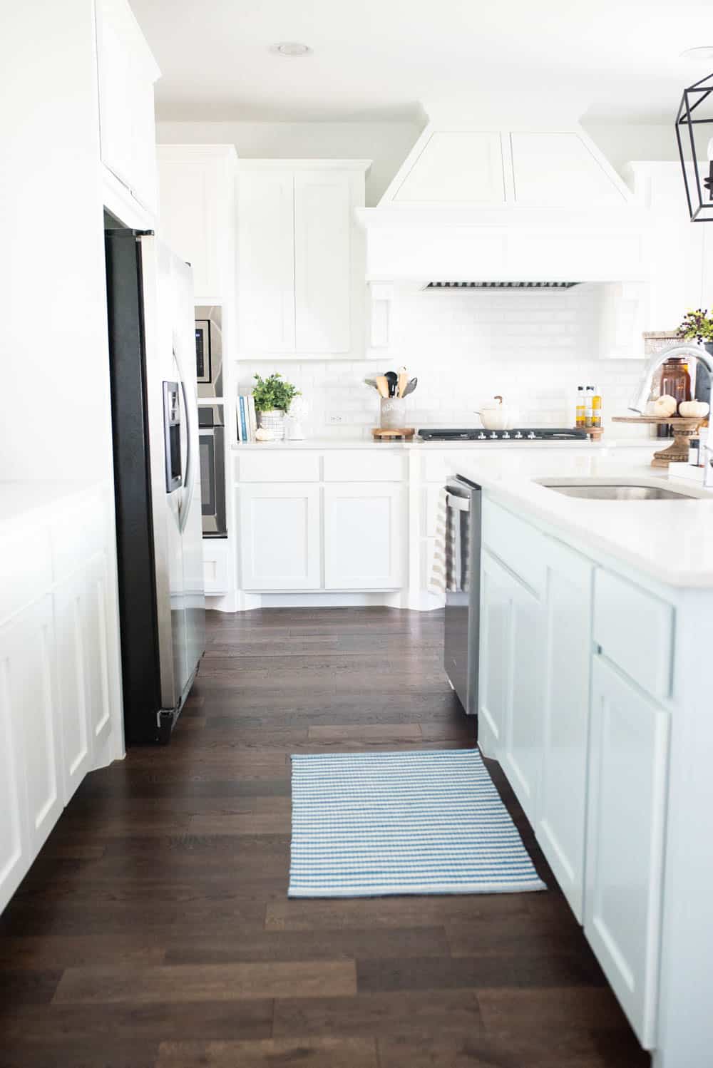 Beautiful simple and neutral pops of fall decor and lots of texture in this fall kitchen home tour. #ABlissfulNest #falldecor #falldecorating #fallideas