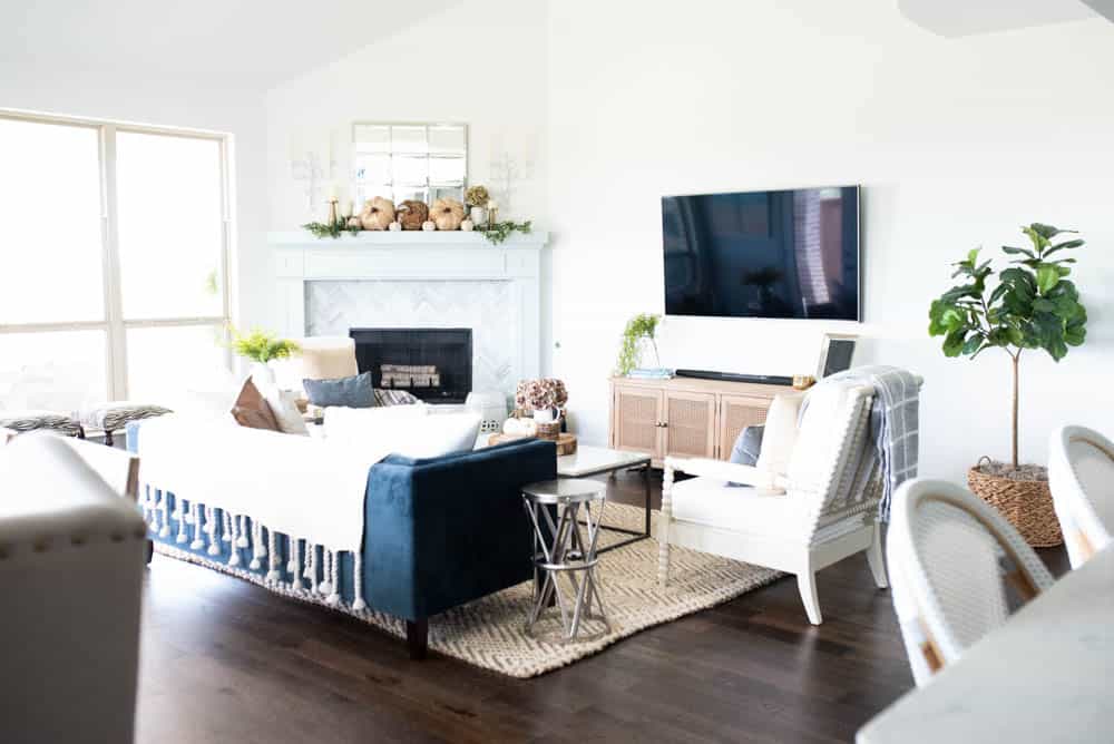 Beautiful neutral pops of fall decor and lots of texture in this fall living room home tour. #ABlissfulNest #falldecor #falldecorating #fallideas