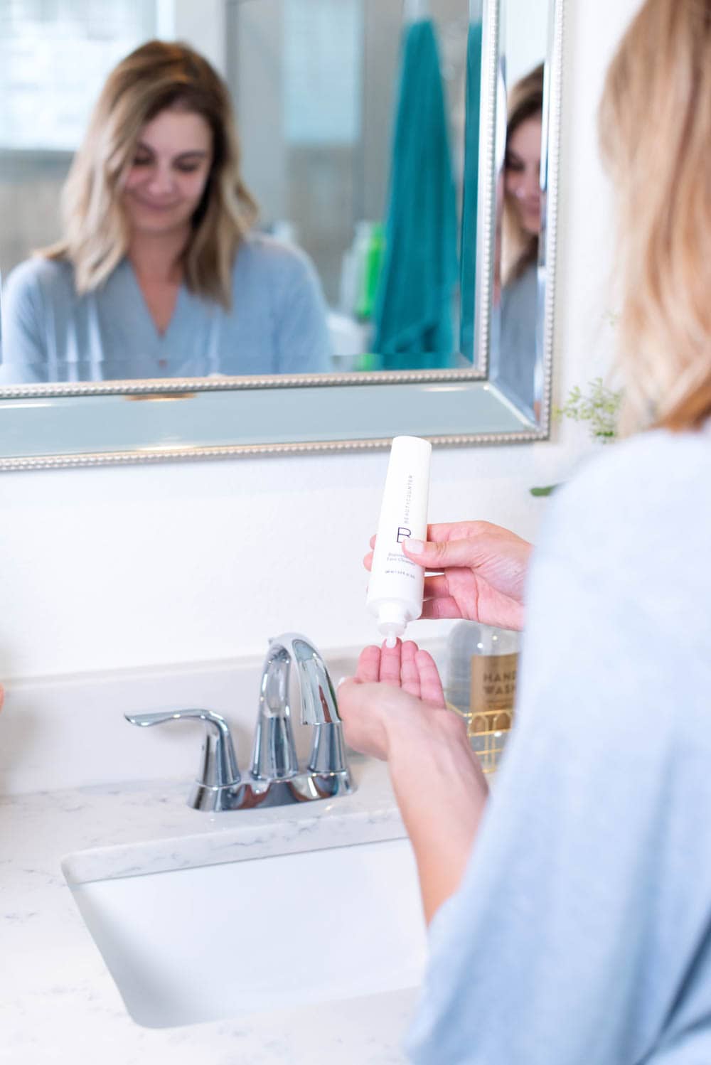 Using safe and cleaner beauty products on your face are game-changing in your morning skincare routine. This is a step by step guide on the best skincare products to use to fight aging. #ABlissfulNest #skincare #skincareroutine40s