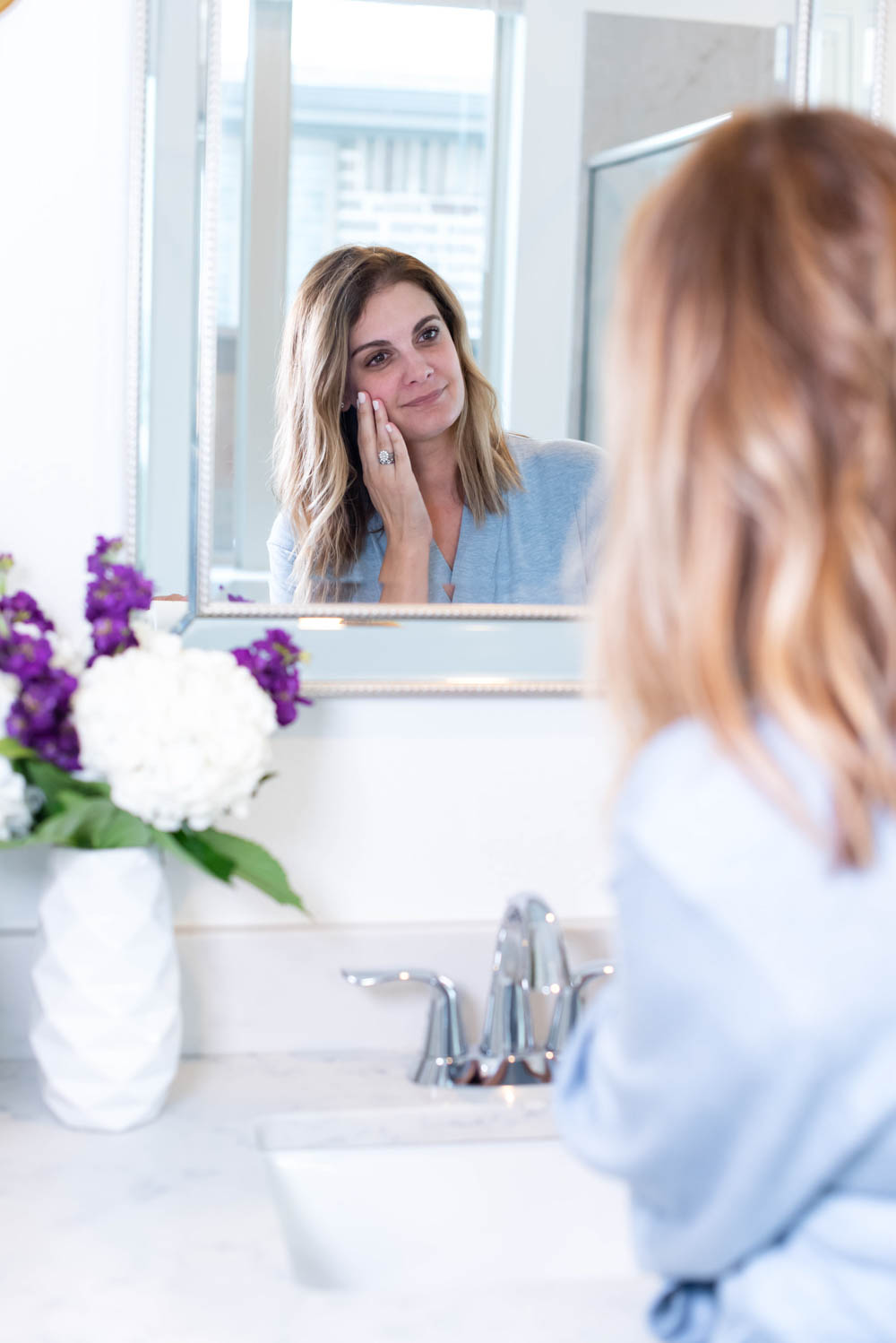 Using safe and cleaner beauty products on your face are game-changing in your morning skincare routine. This is a step by step guide on the best skincare products to use to fight aging. #ABlissfulNest #skincare #skincareroutine40s