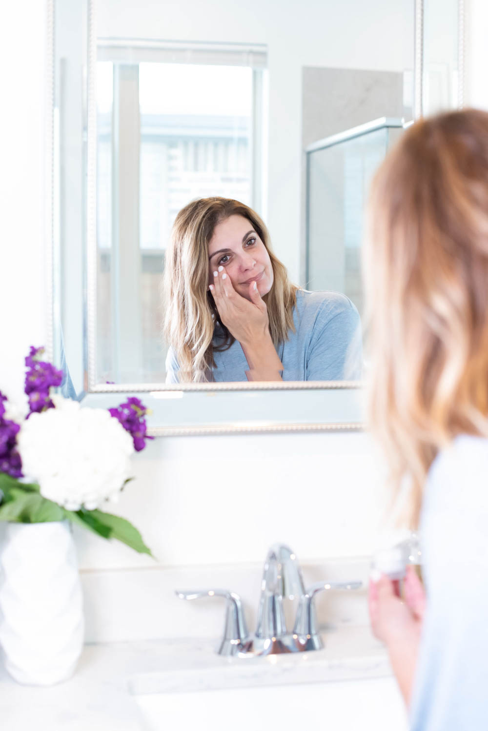 Using safe and cleaner beauty products on your face are game-changing in your morning skincare routine. This is a step by step guide on the best skincare products to use to fight aging. #ABlissfulNest #skincare #skincareroutine40s