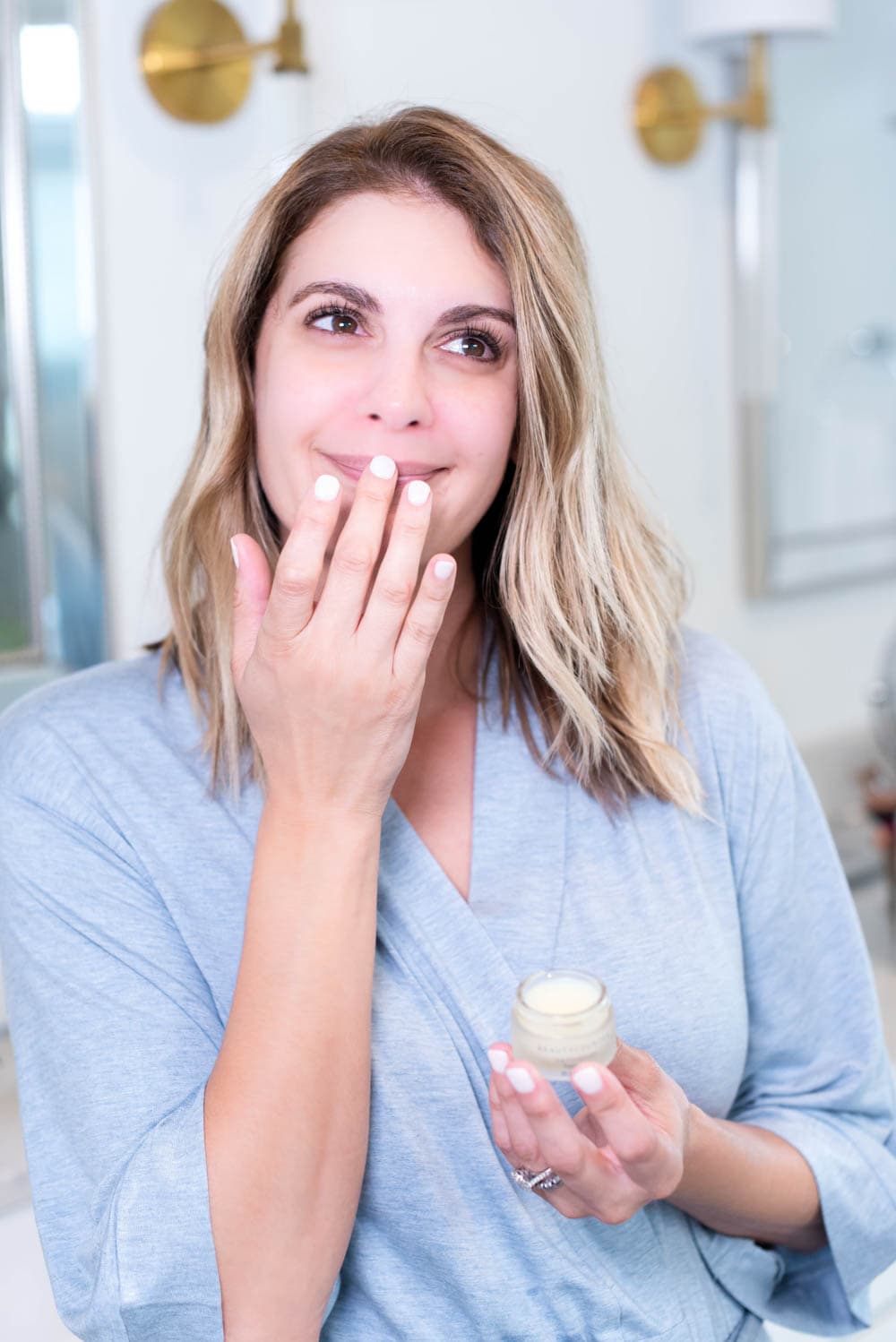 Using safe and cleaner beauty products on your face are game-changing in your morning skincare routine. This is a step by step guide on the best skincare products to use to fight aging. #ABlissfulNest #skincare #skincareroutine40s