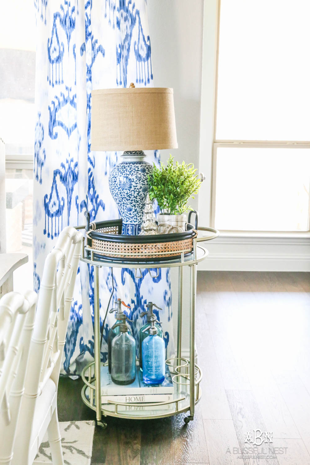 Blue and white breakfast room with coastal farmhouse style. All the sources + details in post! See more on https://ablissfulnest.com #ABlissfulNest #breakfastroom #designtips #diningroom 
