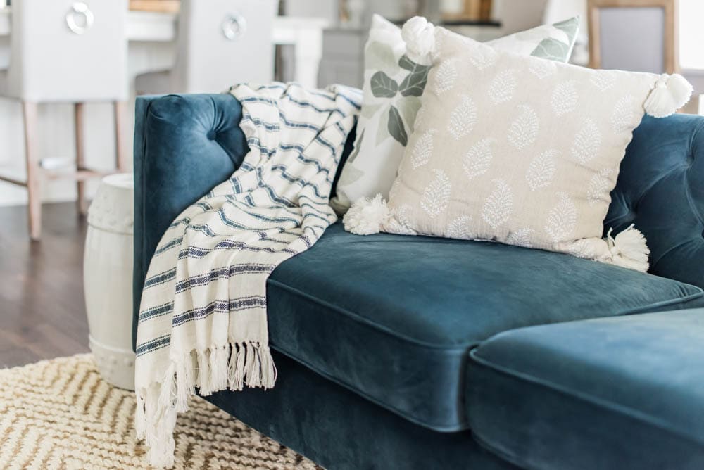 Mix and match fresh spring pillows with this guide. Create effortless spring decorating with these tips. #ABlissfulNest #springideas #springdecorating