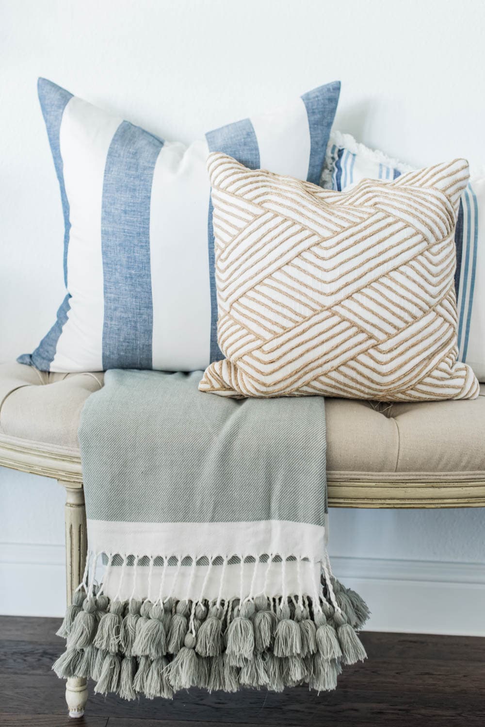 Mix and match fresh spring pillows with this guide. Create effortless spring decorating with these tips. #ABlissfulNest #springideas #springdecorating