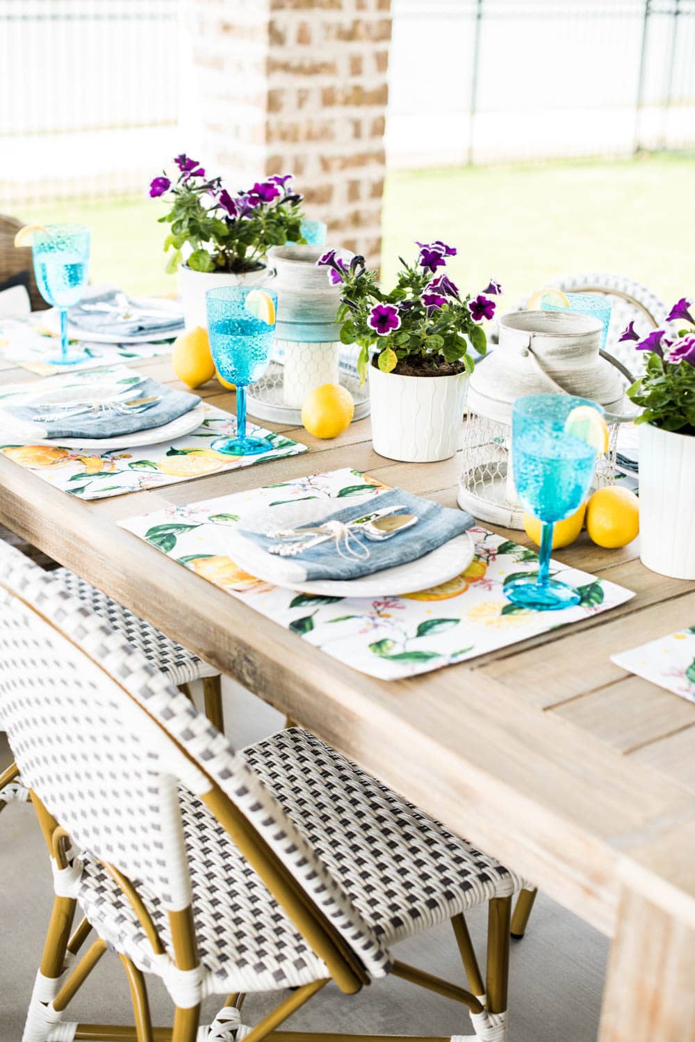 Gather melamine outdoor entertaining pieces for effortless spring decorating on the patio. #ABlissfulNest #springideas #springdecor